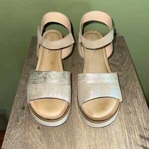 Diba True Bubble Pop (Silver/Natural) Wedge Sandals Size 9.5